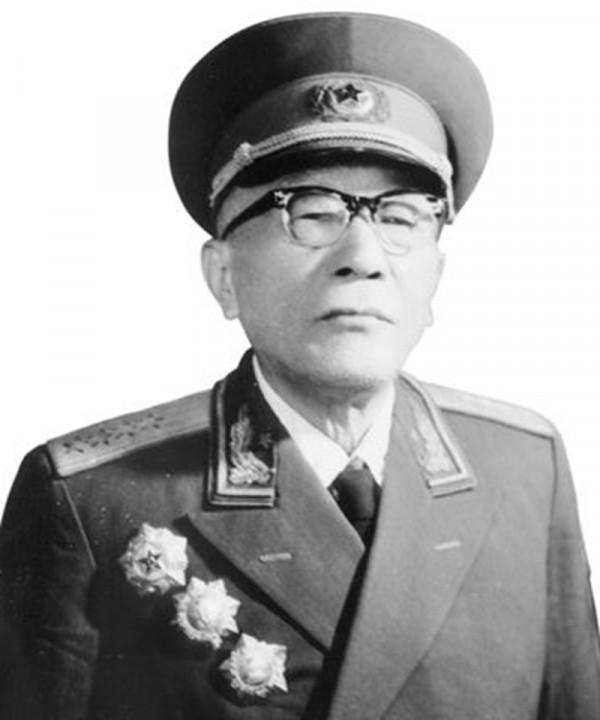 39軍成立時，他是連指導員，後來成為瀋陽軍區政委，60歲升中將