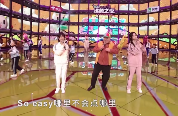 雙11晚會大翻車,周海媚邊抖邊唱,蔡徐坤難聽,吳宣儀別眨眼了 雙11晚會大翻車,周海媚邊抖邊唱,蔡徐坤難聽,吳宣儀別眨眼了