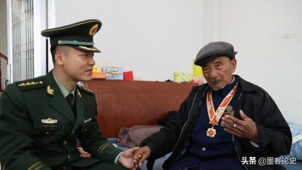 浙江95歲老兵去登記，直到掏出3枚軍功章，家人才知其特殊身份