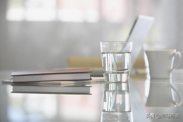 晨起第一杯水，喝水等於喝細菌？有害健康？真的是這樣嗎？