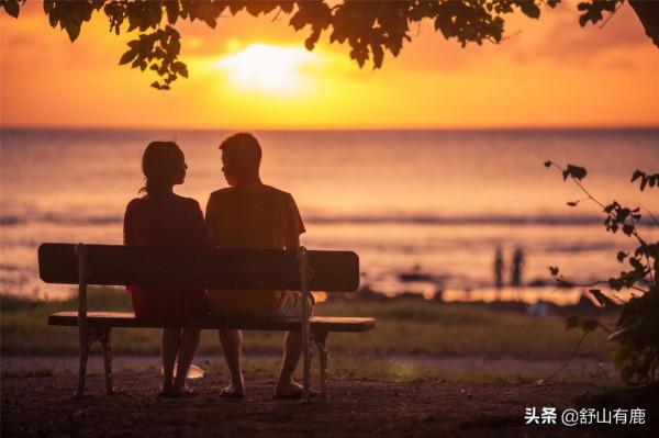 人到中年，你是否擁有這4張“底牌”，晚年的差距特別大