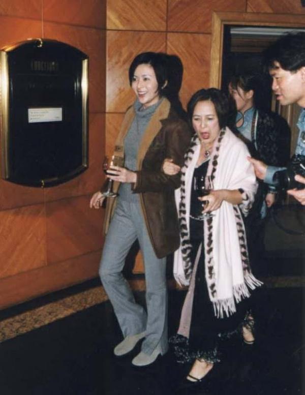 身家300億劉鑾雄長子,卻鍾情相貌平凡的女人,他到底想要什麼? 身家300億劉鑾雄長子,卻鍾情相貌平凡的女人,他到底想要什麼?