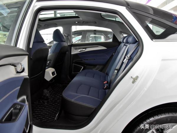 三廂實用大空間，便宜養護成本低配置還高，實拍幾何A