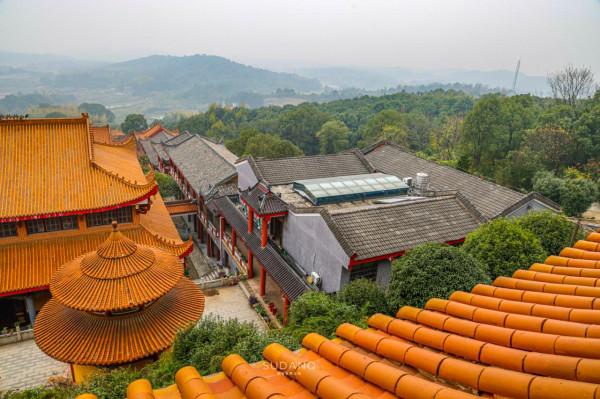 湖南有座古剎，相傳被“五條龍”守護，是湘潭境內四大古剎之一