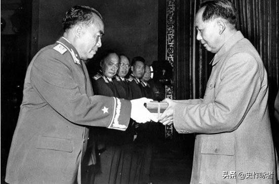 1955年授銜時，有十位開國上將被當場任命為軍區司令，他們都是誰
