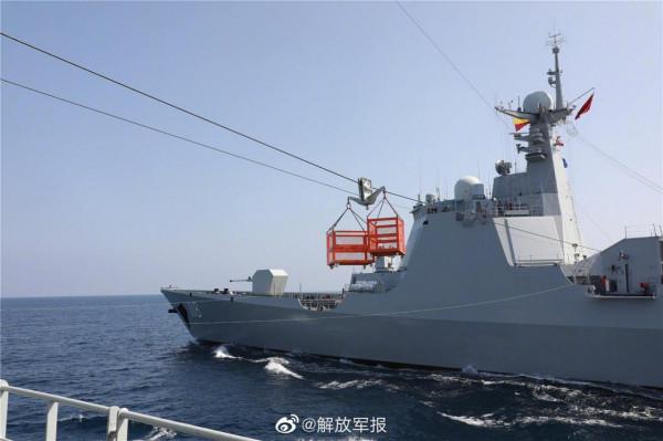 海軍第39批護航編隊進行綜合補給