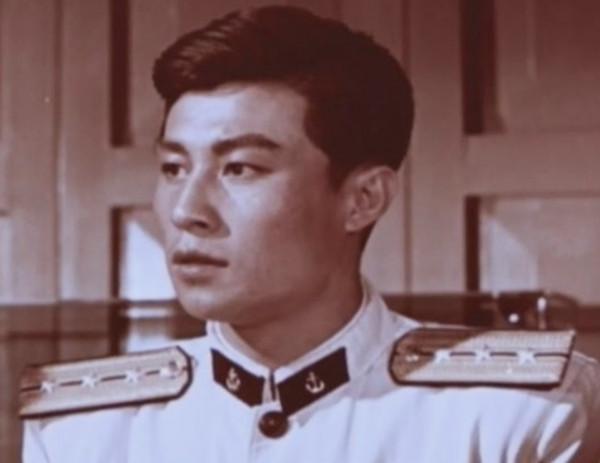 89歲王心剛，與患病妻子恩愛60年不離不棄，兒女已是億萬富翁