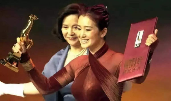 30年前金雞百花獎的影后，從來不靠臉