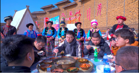 四川人家門口的滑雪場，元旦盡享冰雪世界，團圓跨年吃火鍋