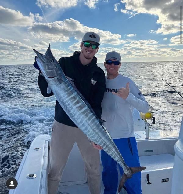 CBA廣州隊強援 · 利夫｜場下愛撒狗糧又愛釣魚