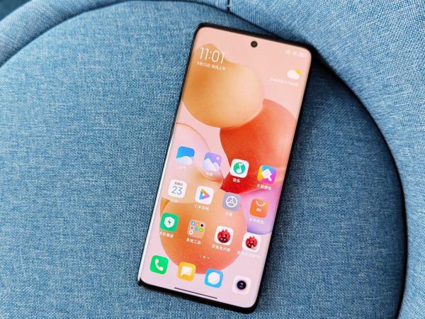 小米Civi真機開箱圖賞:美感與質感兼顧 小米Civi真機開箱圖賞:美感與質感兼顧