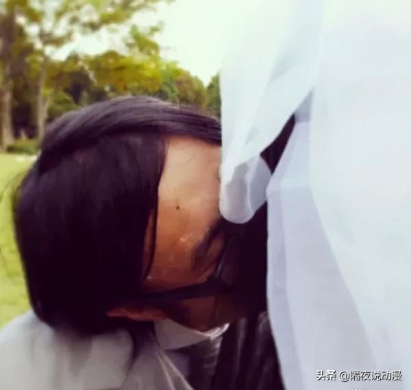 他是“右手女友”的創造者!單身一人,卻活出情侶熱戀時的幸福感 他是“右手女友”的創造者!單身一人,卻活出情侶熱戀時的幸福感