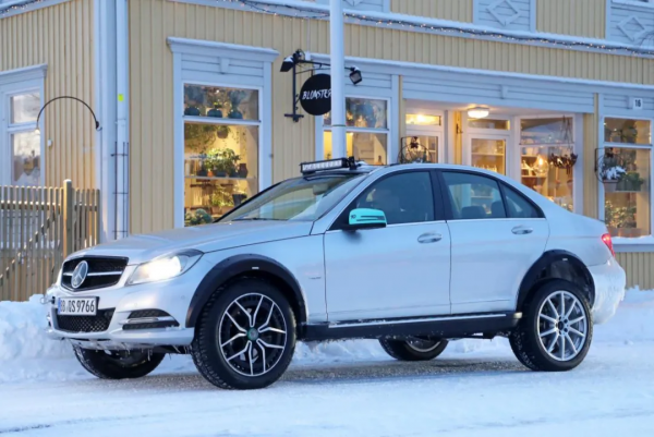 賓士新車真怪異，汽油MINI再續命