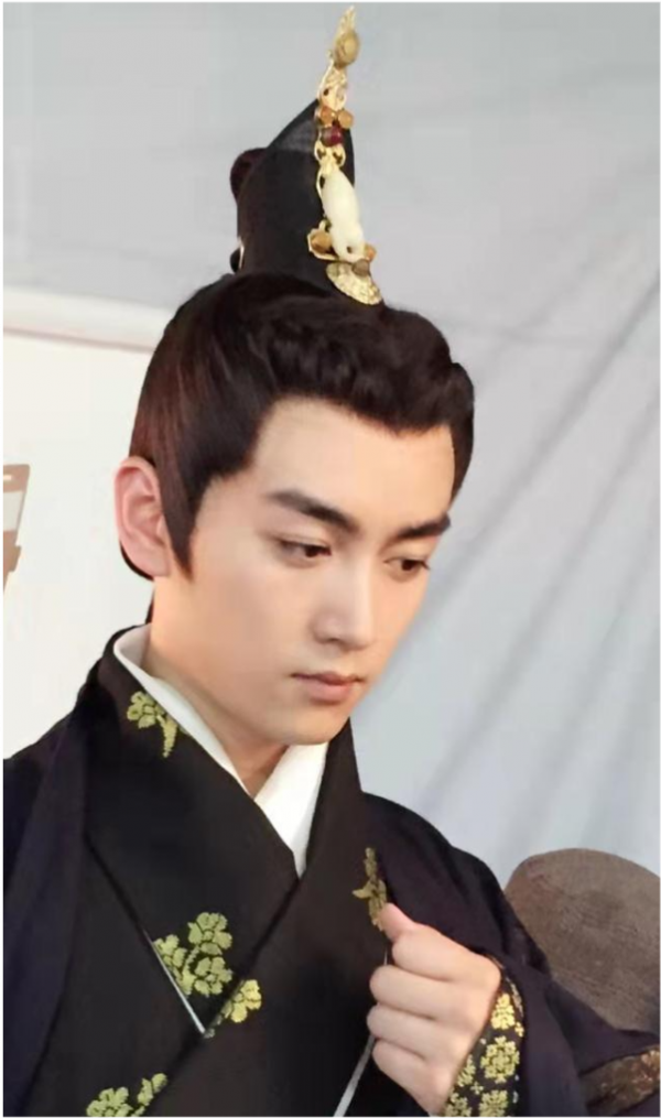 陳曉不僅古裝好看，他的軍閥裝也帥慘了