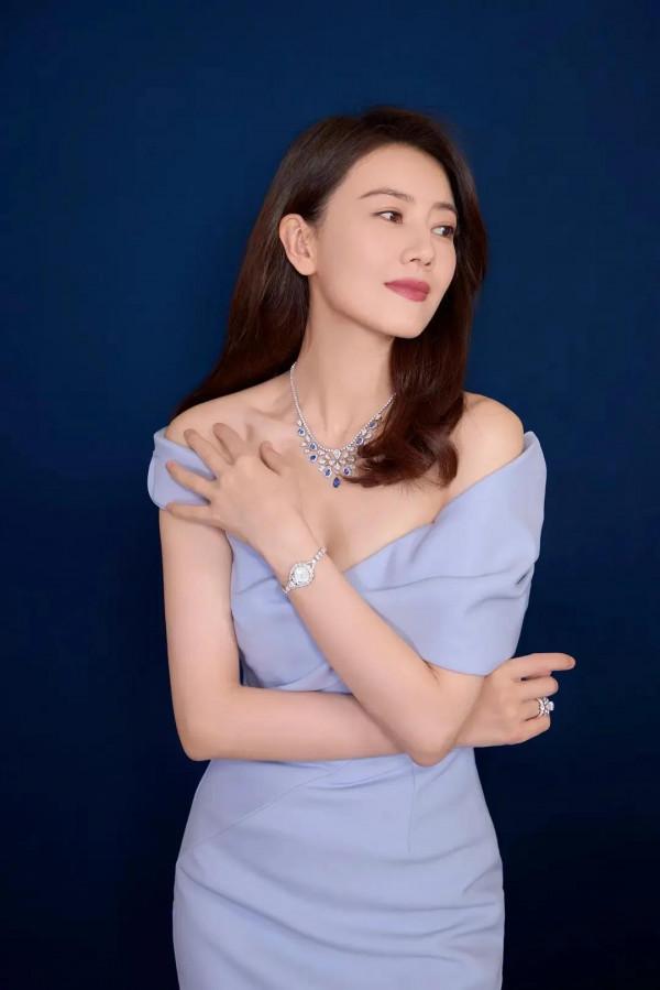 頂級典雅女神高圓圓，超凡脫俗的美麗、若即若離的青澀