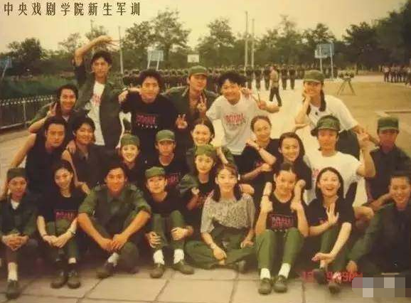 靳東同學兼前女友,34歲結婚生女後減產,42歲在《雪中》演裴南葦 靳東同學兼前女友,34歲結婚生女後減產,42歲在《雪中》演裴南葦