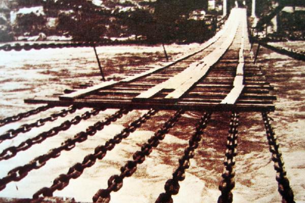 1935年飛奪瀘定橋，4人犧牲18人神秘消失，英雄們去了哪裡？