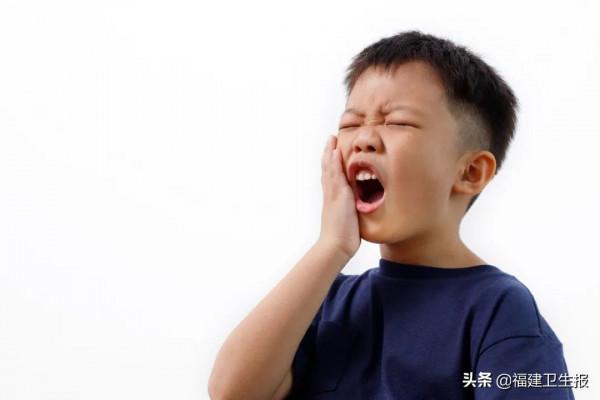 福建9歲女孩牙齒長黑斑，怎麼刷牙都刷不掉！這是什麼？&vert; 益牙益牙喲