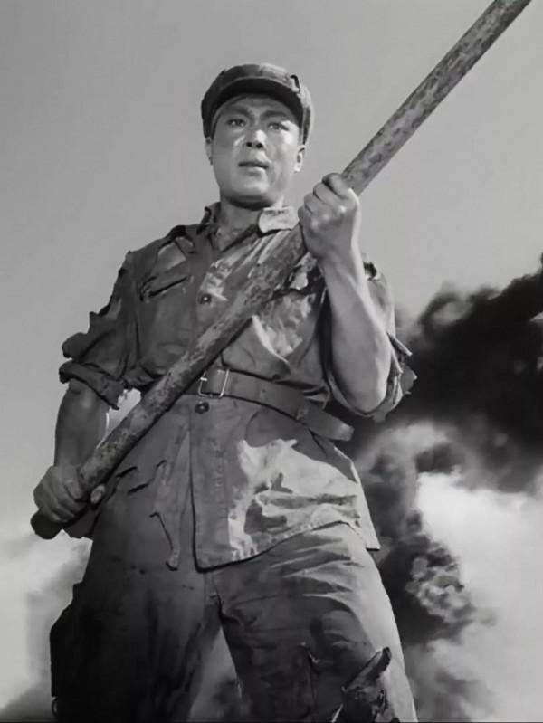 回顧經典:“為了勝利,向我開炮”!《英雄兒女》王成劇照欣賞 回顧經典:“為了勝利,向我開炮”!《英雄兒女》王成劇照欣賞