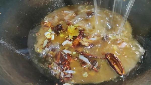 回民燉牛肉好吃的秘訣都在這裡，如何焯水有講究，五個獨家竅門