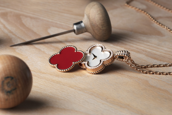 幸運永藏，Van Cleef &amp; Arpels 梵克雅寶Alhambra系列與你私享時光