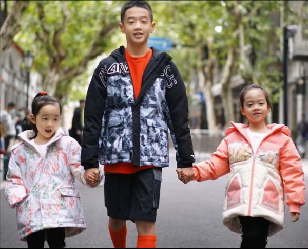 《爸爸去哪兒》萌娃們現狀，石頭魁梧，貝兒全能，費曼胖到認不出