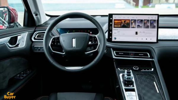 90後“老阿姨”試駕WEY 瑪奇朵，他會給我帶來哪些驚喜？