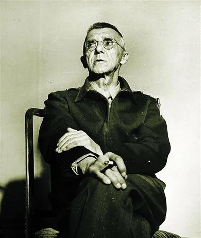 美軍四星上將史迪威，親自請教遠征軍營長的作戰經驗