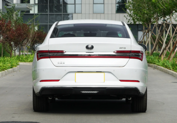 14&period;99萬！體驗秦Pro EV：續航401KM，配備矩陣LED大燈，顏值不錯