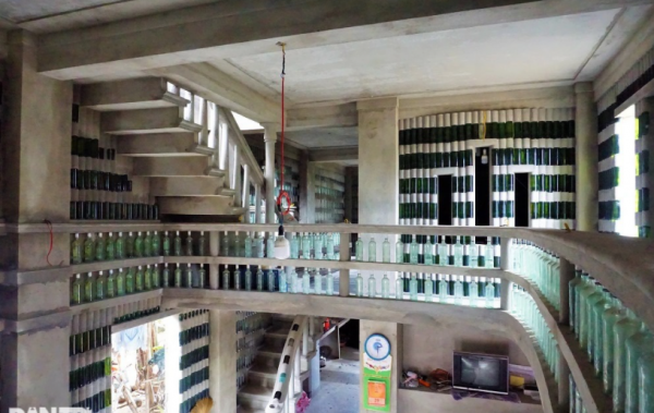 越南男子用撿來的酒瓶子造出了一座房子，花費了15年的時間