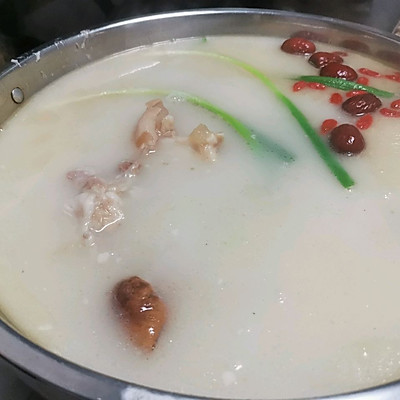 羊肉湯鍋（冬至奶白溫暖的湯）