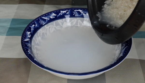 米飯裡扔一塊火鍋底料,這吃法最近太火了,試了一次,味道絕了 米飯裡扔一塊火鍋底料,這吃法最近太火了,試了一次,味道絕了