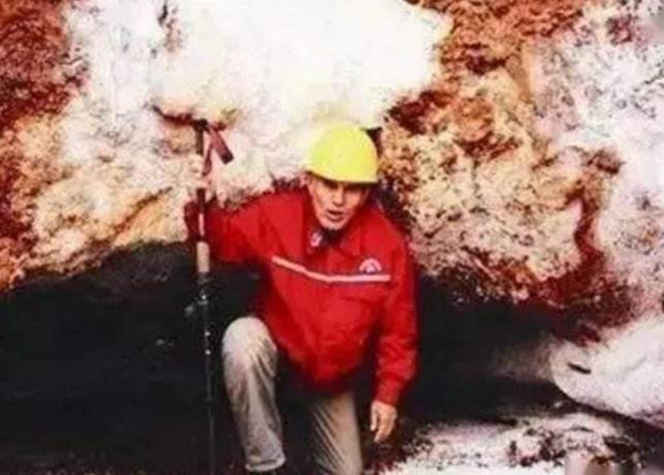 中國夫婦收養了一個白人棄嬰，沒想到多年後竟成中國地質泰斗