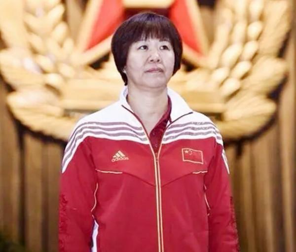 郎平一生恩師袁偉民！82歲高齡身體康健，潛心鑽研書法