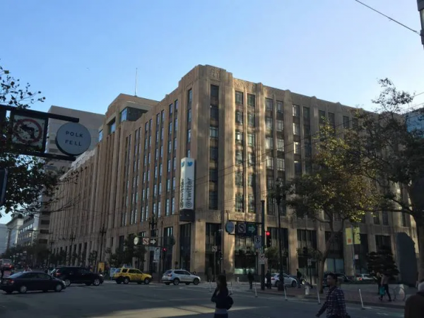 每天工作18小時、管理兩家上市公司,冥想20年的Twitter掌門人 每天工作18小時、管理兩家上市公司,冥想20年的Twitter掌門人