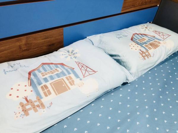 夜晚擁抱著繪睡牧場小夜曲入眠,舒服地在夢中甜笑 夜晚擁抱著繪睡牧場小夜曲入眠,舒服地在夢中甜笑