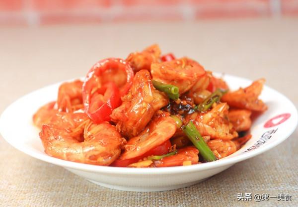 油燜大蝦最簡單的做法，不油炸照樣好吃，肉質鮮嫩可口，皮酥入味