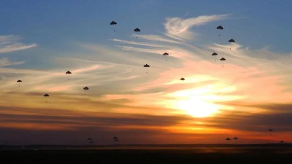 13年前汶川地震時的驚天一跳，今天再看依然淚崩！空降兵生日快樂