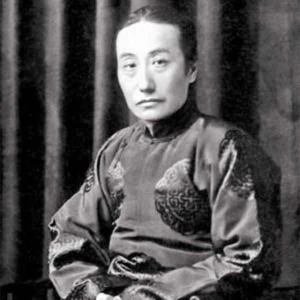 京劇青衣謝虹雯，一嫁英年早逝楊寶森，44歲二嫁張君秋相伴終生