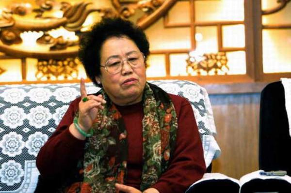 嫁給&quot;唐僧&quot;的陳麗華，靠紫檀賺500億身家，北京一環擁有半條街