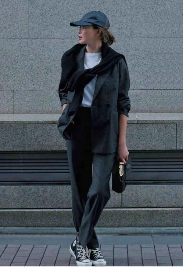 穿衣時髦憑什麼？2個心法、10套高階色“穿搭”，獨家乾貨快來領