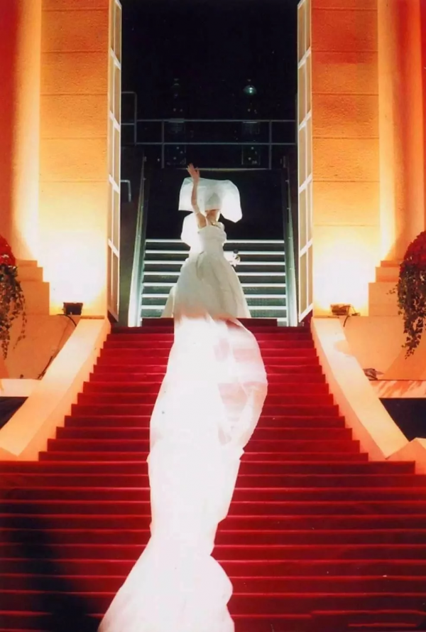 無法重拍瞬間：擁抱張國榮的全智賢，路邊啃甘蔗的李小龍