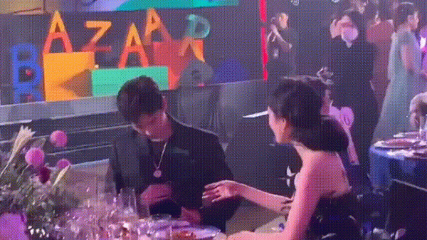 明星穿禮服手機都放在哪?楊冪告訴你:借男星的西裝口袋用下 明星穿禮服手機都放在哪?楊冪告訴你:借男星的西裝口袋用下