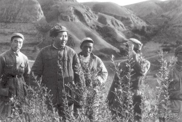 林聶凌晨1點發萬急電報，周恩來直接送毛主席，主席看後良久不語