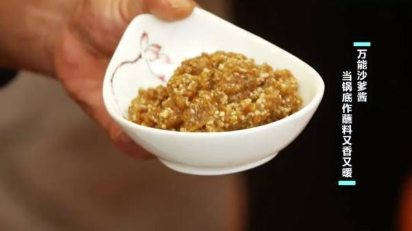 天氣微涼，來個輕葷小暖鍋吧！又香又暖，太適合全家一起吃了