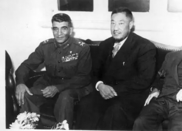 馬鴻逵晚年有多慘？被老蔣清算，帶3老婆逃美國，生活卻雞飛狗跳