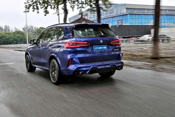 智駕開箱丨“兇猛”大家都知道，更可貴的是這臺寶馬X5 M也可“溫順”