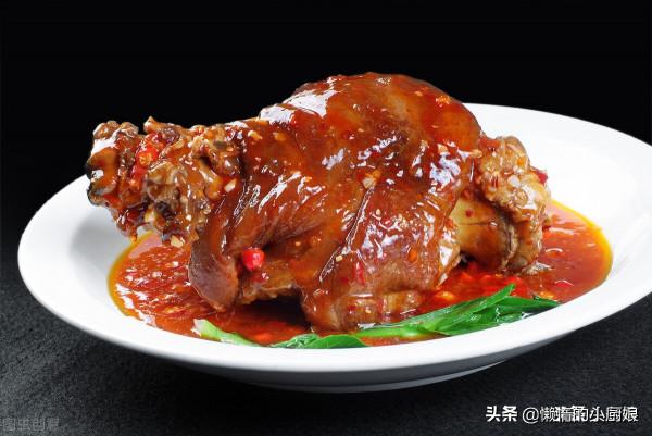 10秒時間教你做美味紅燒肘子，肉質軟爛，顏色誘人實在是太好吃了