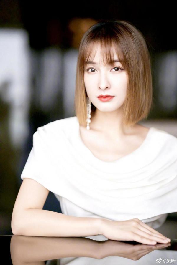 吳昕這樣介紹自己：我沒有唱歌跑調，沒有肢體不協調，我什麼都會