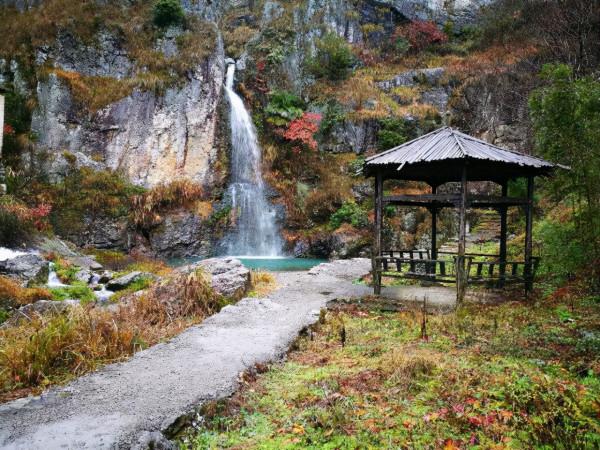 安徽一小眾3A景區，景區內飛巖瀑布，是探險愛好者的天堂